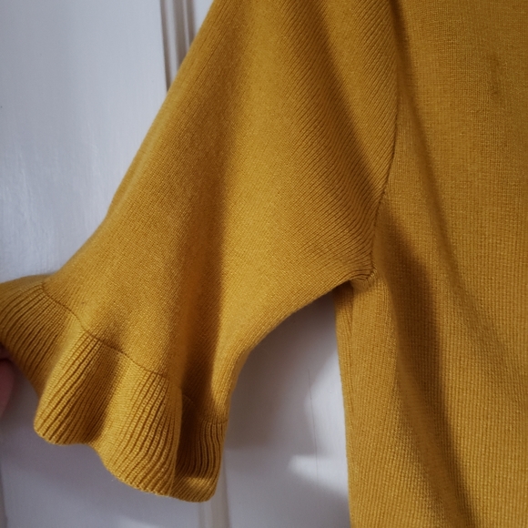 Ruffled hem sweater - Picture 2 of 6